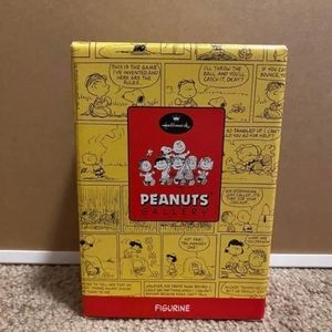 Hallmark Peanuts Snoopy Figurine "Here's to You"  qpc4066